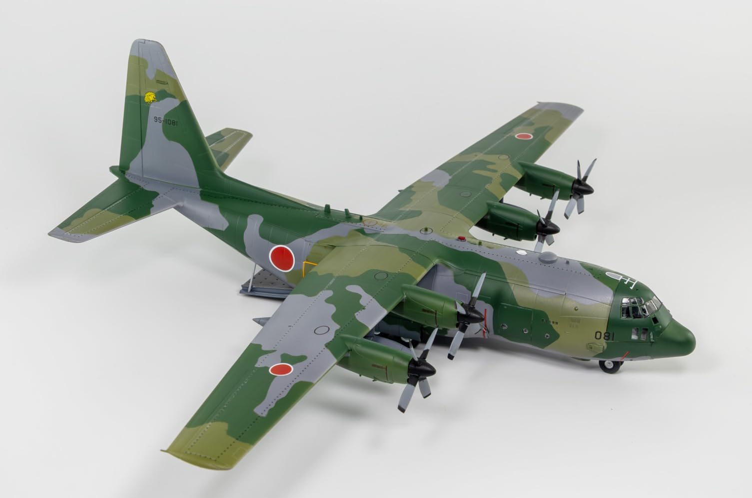 Amazon.co.jp: グレートウォールホビー 1/144 航空自衛隊 C-130H輸送機